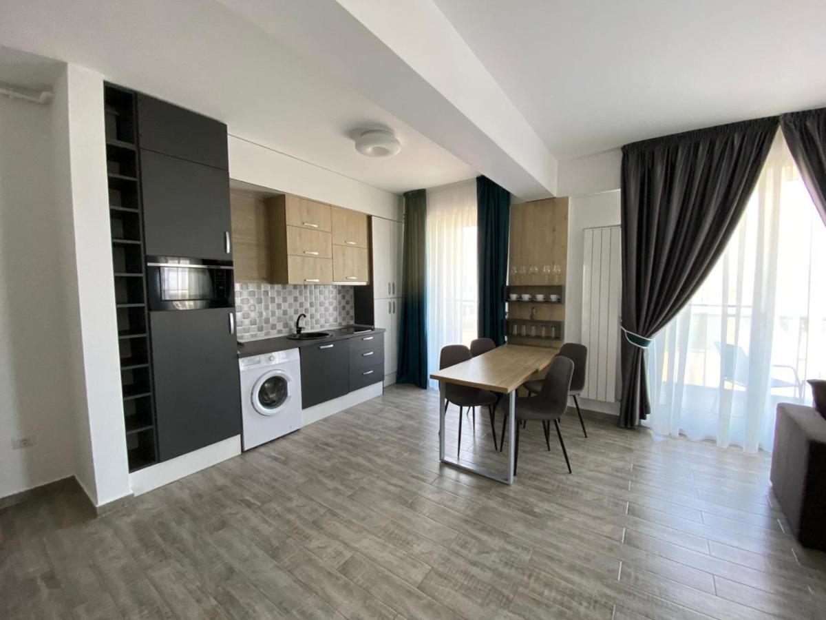 Ella C&c Apartment Navodari